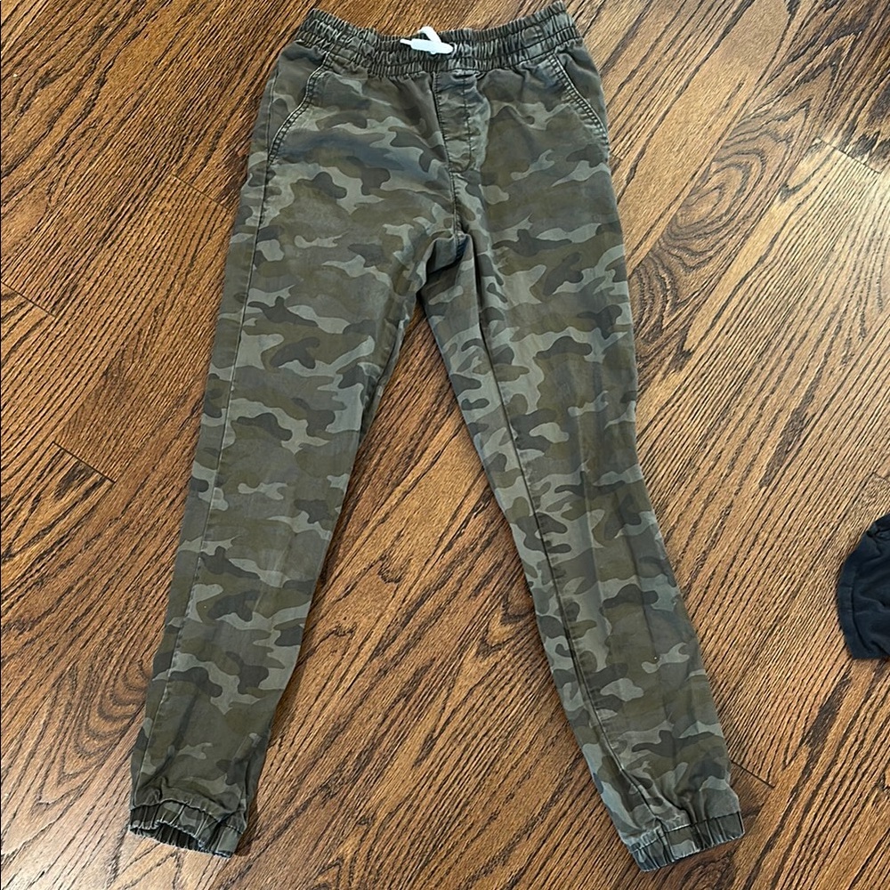 Oh Fall, But I do love me some camo all year long. Boys Size XLBOGO